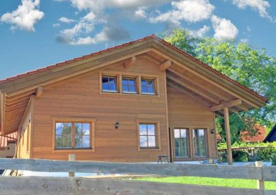 "Haus Bodensee" - klassisches Holzhausbau-Design | Tirolia – Holzhausbau mit Leidenschaft | Holz Design Häuser - Musterhaus und Vertriebszentrum | Tirolia GmbH | Tiroliaweg 1 | 54597 Seiwerath