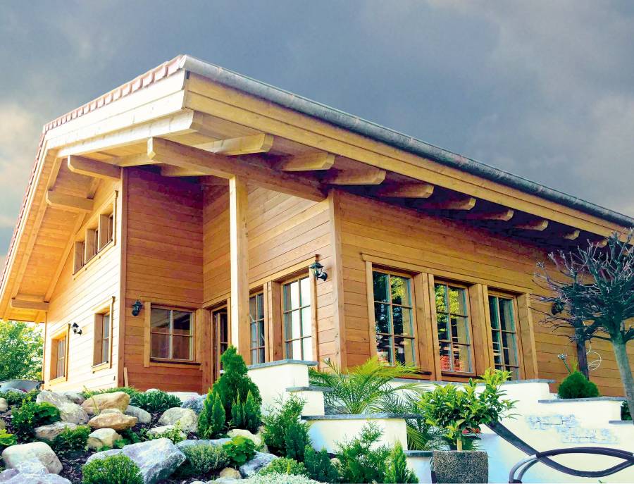 "Haus Bodensee" - klassisches Holzhausbau-Design | Tirolia – Holzhausbau mit Leidenschaft | Holz Design Häuser - Musterhaus und Vertriebszentrum | Tirolia GmbH | Tiroliaweg 1 | 54597 Seiwerath