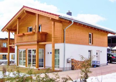 "Haus Oberammergau" - klassisches Holzhausbau-Design | Tirolia – Holzhausbau mit Leidenschaft | Holz Design Häuser - Musterhaus und Vertriebszentrum | Tirolia GmbH | Tiroliaweg 1 | 54597 Seiwerath