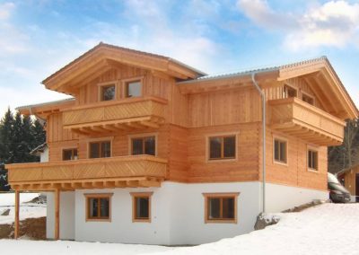 "Haus Passau" - klassisches Holzhausbau-Design | Tirolia – Holzhausbau mit Leidenschaft | Holz Design Häuser - Musterhaus und Vertriebszentrum | Tirolia GmbH | Tiroliaweg 1 | 54597 Seiwerath