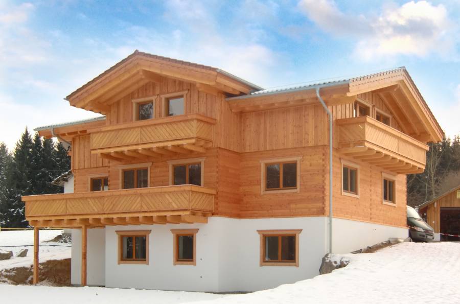 "Haus Passau" - klassisches Holzhausbau-Design | Tirolia – Holzhausbau mit Leidenschaft | Holz Design Häuser - Musterhaus und Vertriebszentrum | Tirolia GmbH | Tiroliaweg 1 | 54597 Seiwerath